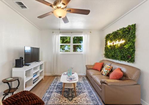 Lakeside Escape|2BR Cozy Lux Cottage|Near Disney