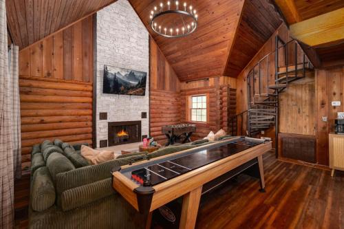 Lakeside Haven with Jacuzzi and Games