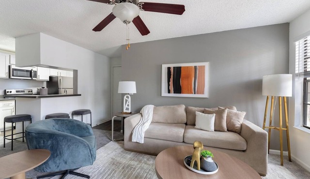 Landing | Amazing 1BD, Courtyard, Gym