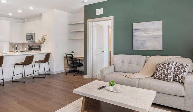 Landing | Amazing 2BD, Courtyard, Gym