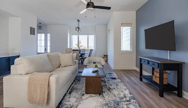 Landing | Amazing 3BD in Lee's Summit