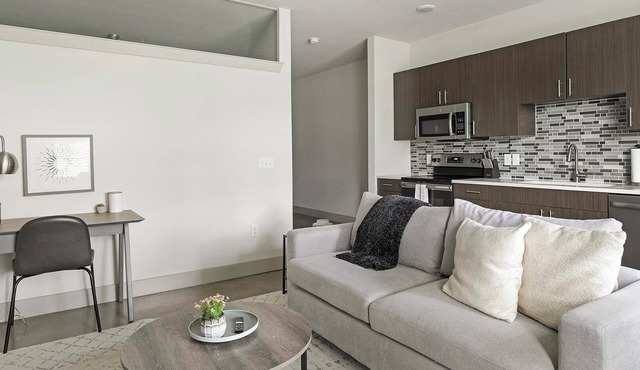 Landing | Beautiful 1BD, Gym, Pool