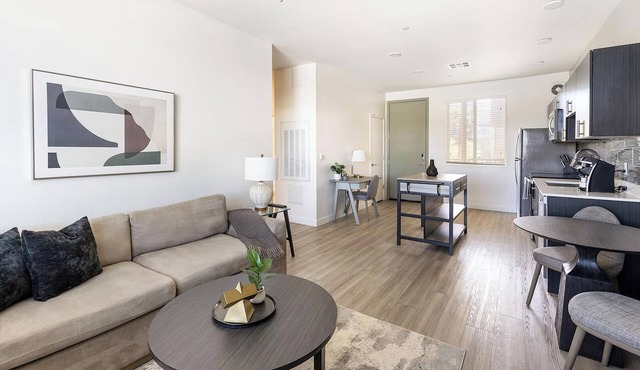 Landing | Beautiful 1BD, Gym, Yoga Studio in Glendale