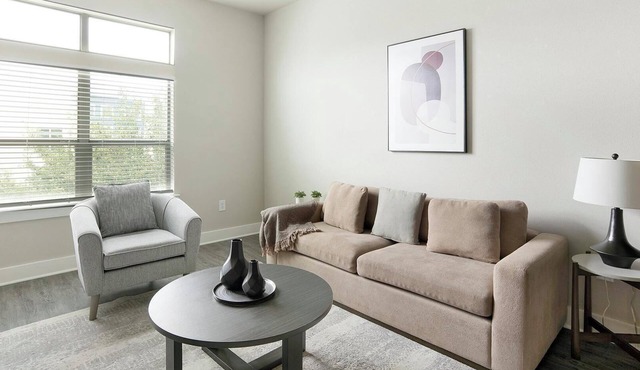 Landing | Beautiful 2BD, Pool, Clubhouse