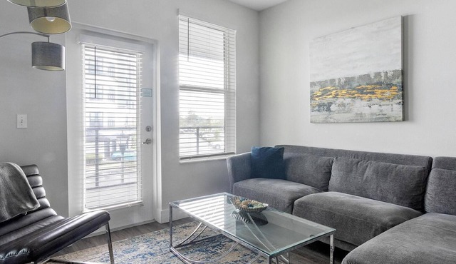 Landing | Beautiful 2BD, Clubhouse, Pool
