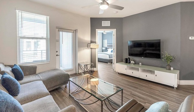 Landing | Beautiful 2BD, Gym, Pool