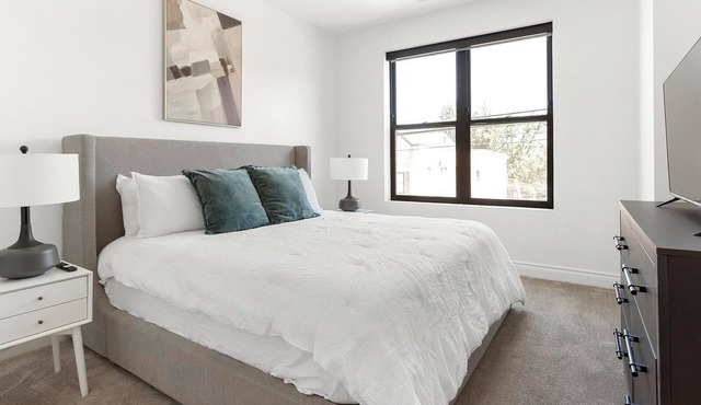 Landing | Beautiful 2BD, Gym