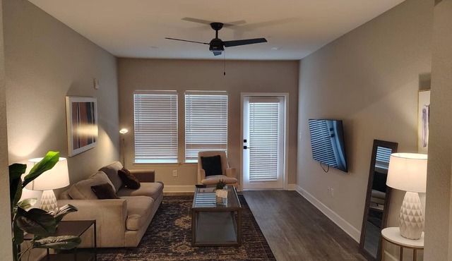Landing | Beautiful 2BD, Pool, Gym