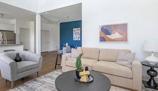 Landing | Beautiful 3BD, Gym, Pool