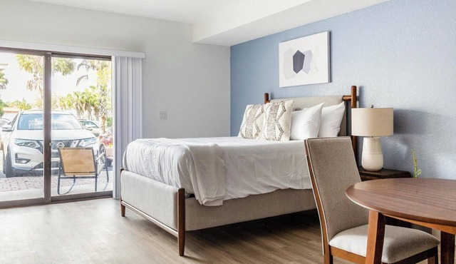 Landing | Beautiful Studio, Courtyard, Clubhouse