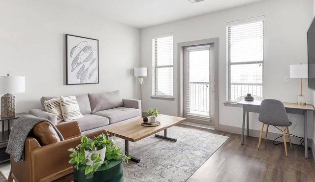 Landing | Chic 1BD, Clubhouse, Courtyard