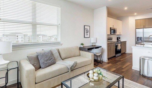 Landing | Chic 1BD, Pool, Clubhouse
