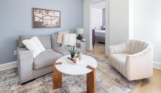 Landing | Chic 1BD, Yoga Studio, Pool