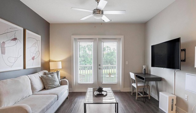 Landing | Chic 1BD, Yoga Studio, Pool