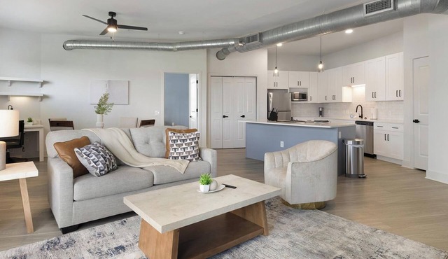 Landing | Chic 2BD, Clubhouse, Pool