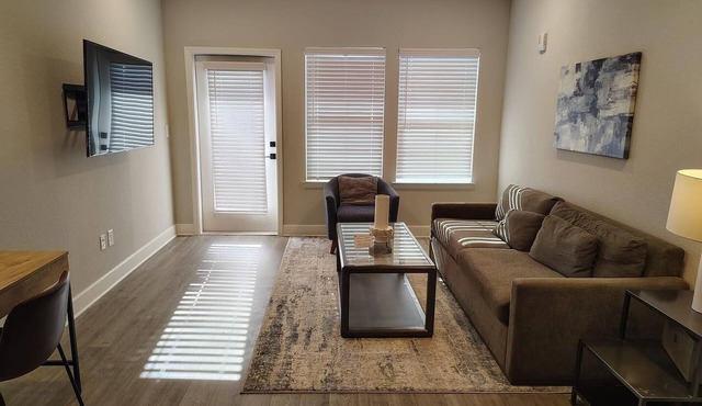 Landing | Chic 2BD, Gym, Pool