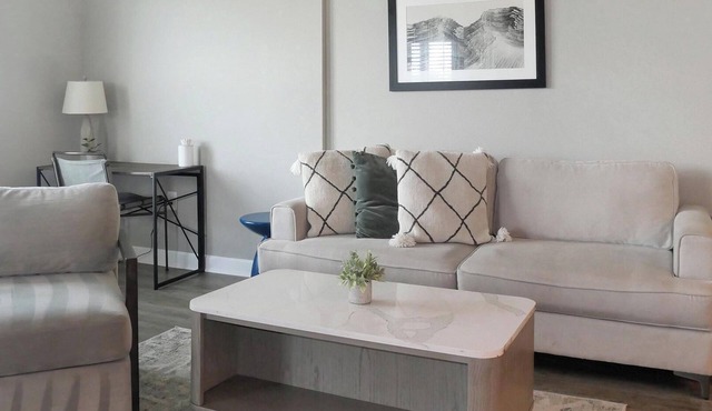 Landing | Chic 2BD, Gym, Pool