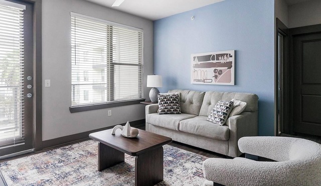 Landing | Chic 2BD, Gym