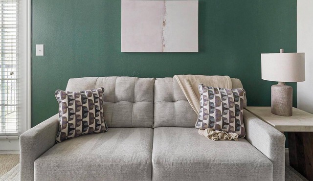 Landing | Chic 2BD in Copperfield