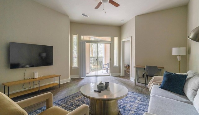 Landing | Chic 2BD, Yoga Studio, Pool