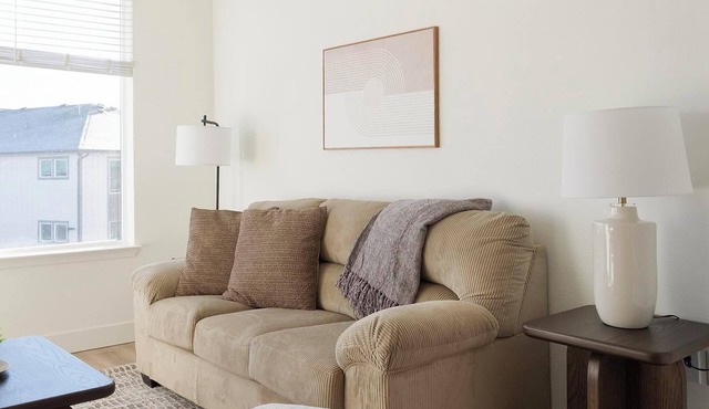 Landing | Incredible 1BD, Gym, Clubhouse