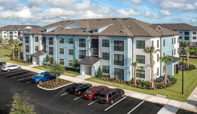 Landing | Modern 2BD, Pool, Gym