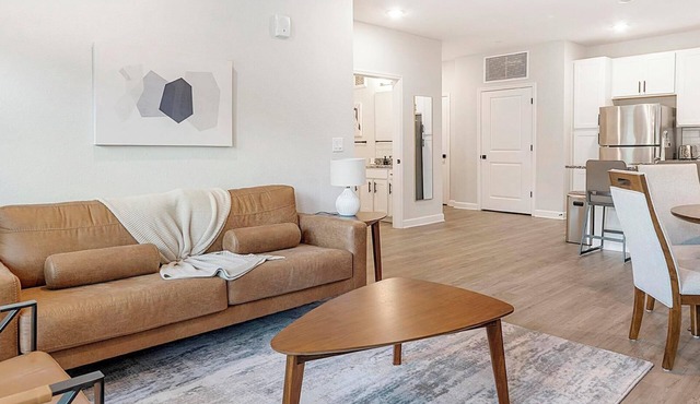 Landing | Modern 2BD, Pool, Gym