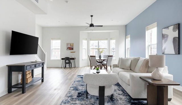 Landing | Modern 3BD in Lee's Summit