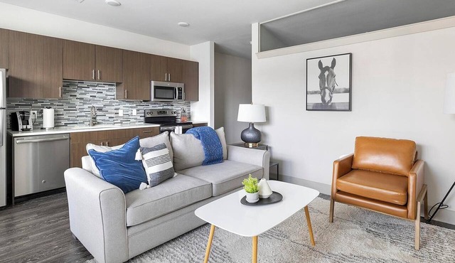 Landing | Spectacular 1BD, Gym, Pool