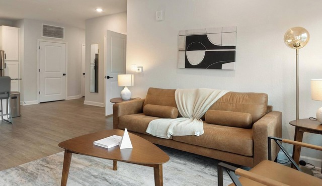 Landing | Spectacular 2BD, Gym, Pool