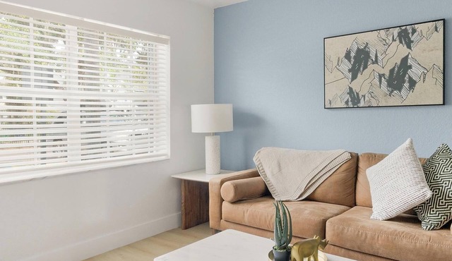 Landing | Stunning 1BD, Gym, Pool