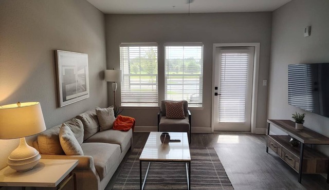 Landing | Stunning 1BD, Pool, Gym