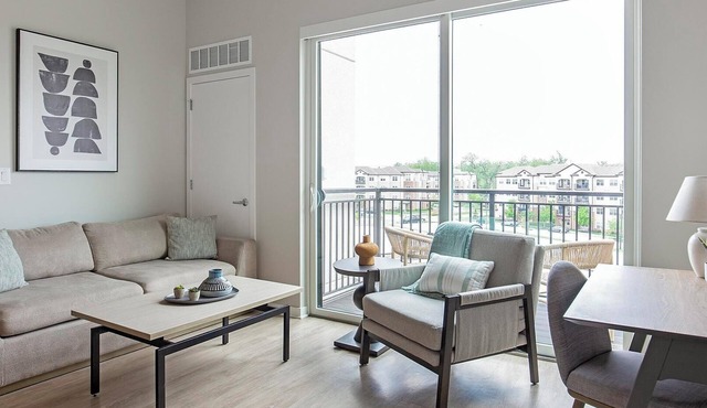 Landing | Stunning 2BD, Yoga Studio, Courtyard
