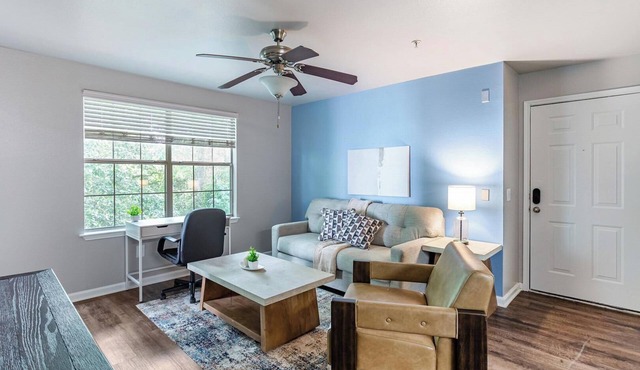 Landing | Stunning 2BD, Gym, Clubhouse