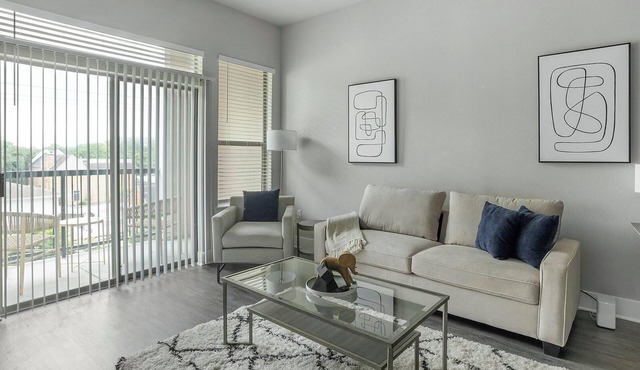 Landing | Stunning 2BD, Gym, Clubhouse