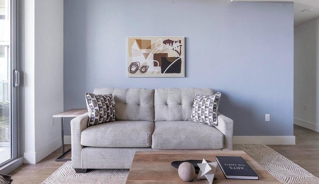 Landing | Stunning 2BD, Pool