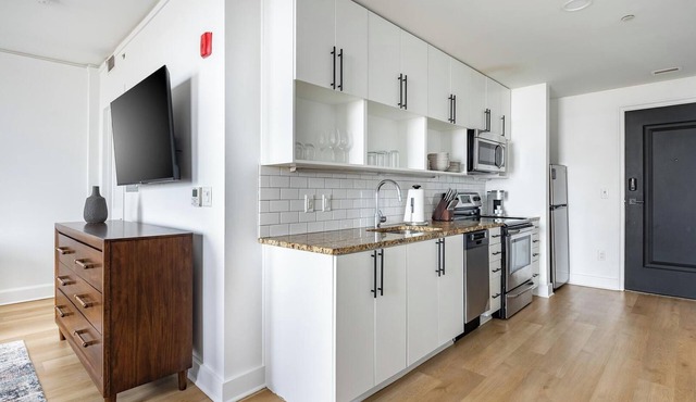 Landing | Stunning Studio, Gym, Pool