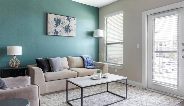 Landing | Stunning 1BD, Gym, Pool