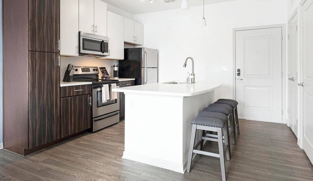 Landing | Stylish 1BD, Gym, Clubhouse
