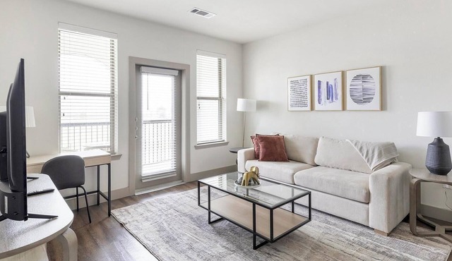 Landing | Stylish 1BD, Pool, Courtyard
