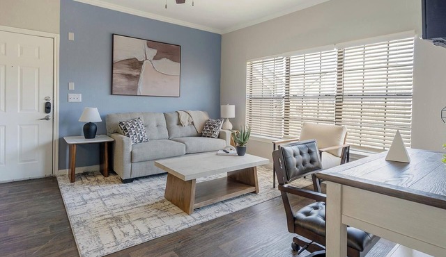 Landing | Stylish 1BD, Pool, Gym
