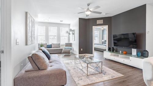 Landing Stylish 2BD Clubhouse Gym