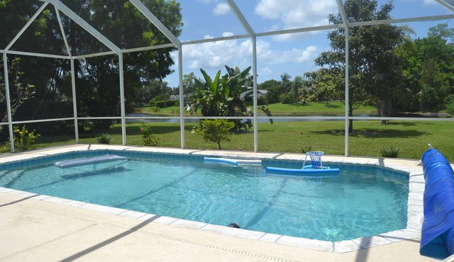 Large 3 Brd Briarwood Lake-View Pool Villa NEWLY renovated Bathroom
