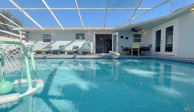 Large 4 BD with heated pool near Anna Maria Island and IMG