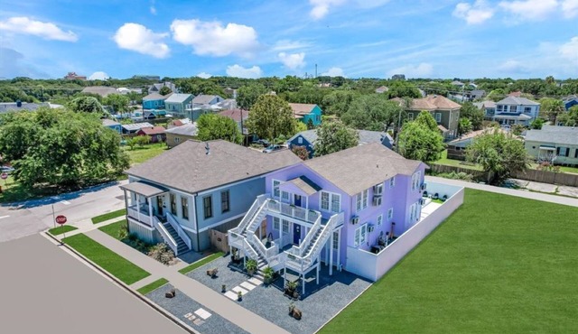 Large 6BR NEW home! Pool & Hot Tub Grill- Pets OK- W/D Close to Pleasure Pier!