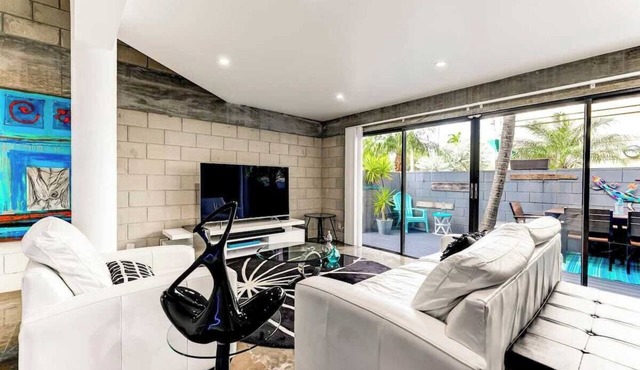Las Olas Triplex w/Water View, 5min to Beach