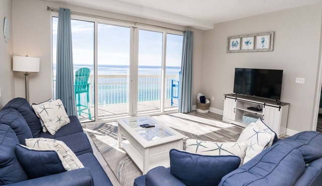 Last minute special 7/30-8/8: Celadon 1201: 3 bed/3 bath beachfront