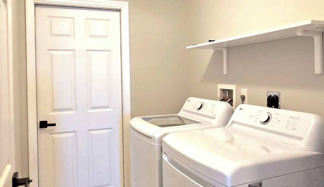Love Islander's Retreat - Sleeps 14 with Heated Pool & Game Room