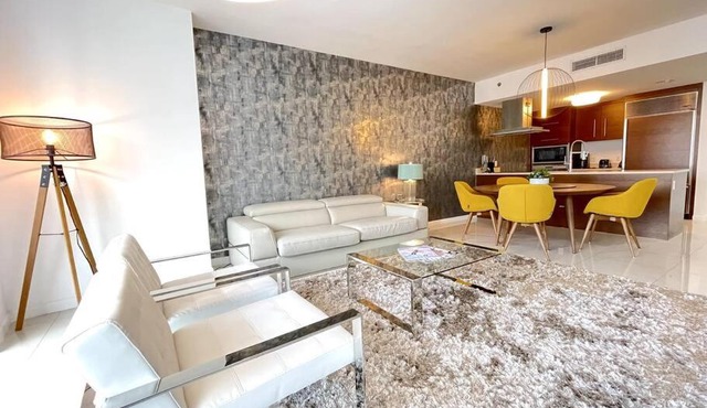 Lovely 1 Bedroom with bay view