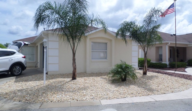 Lovely 2 Bed/2 Bath Courtyard Villa and great location!